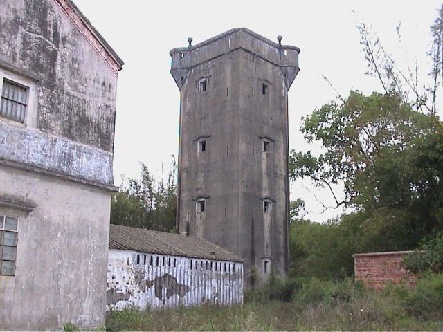 Austere Functional Tower Keep.jpg